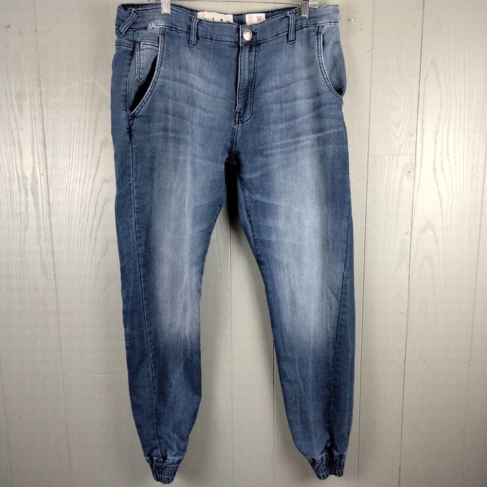 Men's Slim Straight jogger style Jeans - medium wash Blue, distressed. Unisex